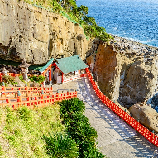 鵜戸神宮：波と神話の洞窟