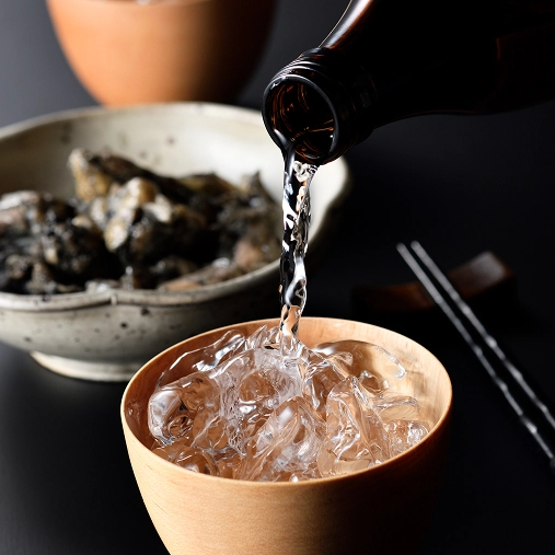 焼酎：宵を彩る、琥珀の香り