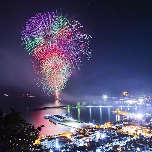 油津花火大会：夜港に咲く光の華